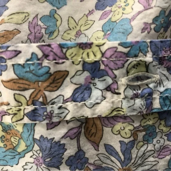 EUC Set of 2 Women’s Button-Up Shirts: 1 Floral and 1 Denim Short-Sleeve - Picture 15 of 16